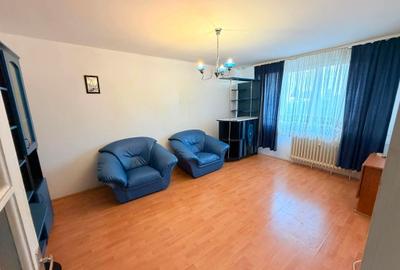 Apartament cu 3 camere decomandat în Drumul Taberei