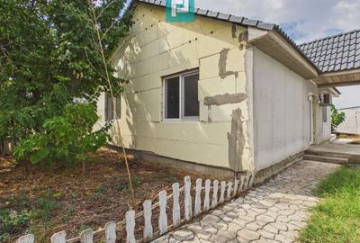 Casă individuală cu 3 camere cu Canalizare în Exterior Sud