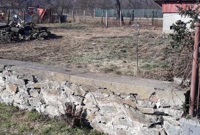 Teren de 1000 mp, în Brănișca - 4