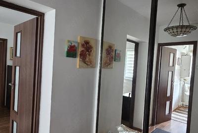 Apartament cu 3 camere semidecomandat în Central - 1