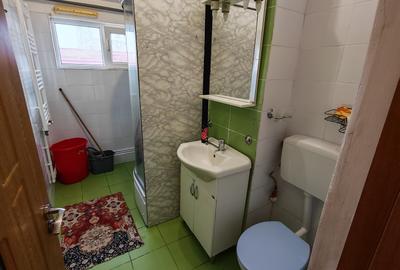 Apartament cu 2 camere semidecomandat în Km 5 - 5