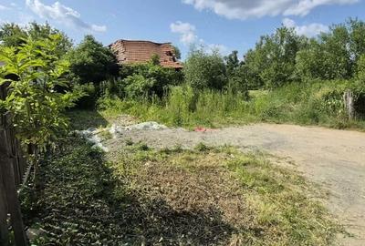 Teren de 2100 mp, în Var