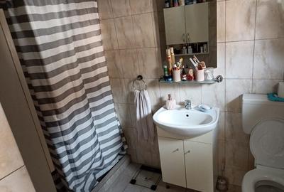 Casă cu 4 camere în Cut