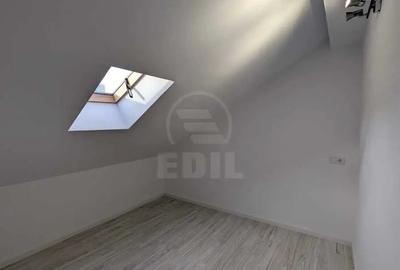 Apartament cu 4 camere semidecomandat în Central