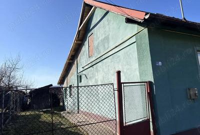 Casă cu 2 camere cu Teren 400 Mp în Central