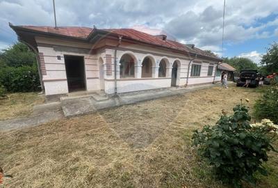 Casă cu 4 camere cu Teren 2366 Mp în Căiata