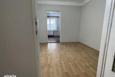 Casă cu 4 camere cu Teren 197 Mp în Central - 9