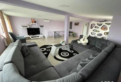Casă cu 6 camere cu Teren 1150 Mp în Central - 1