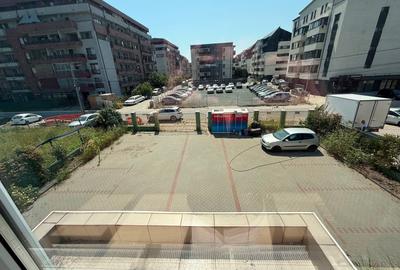 Spațiu comercial, de 650 mp, în Exterior Est