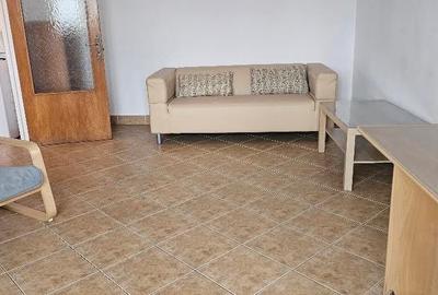 Apartament cu 4 camere decomandat, mobilat în Polonă