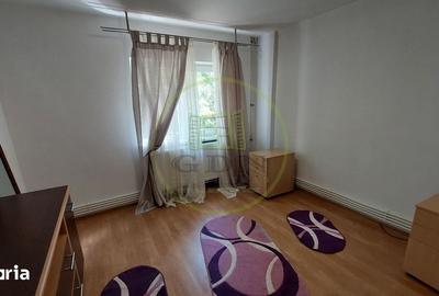 Apartament cu 3 camere decomandat în Rovine