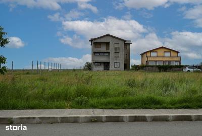 Casă cu 8 camere cu Teren 500 Mp în Schitu