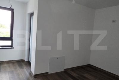 Apartament cu 3 camere semidecomandat în Micro 17
