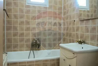 Apartament cu 3 camere semidecomandat în Mediaș - 1