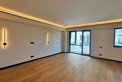 Apartament cu 4 camere semidecomandat în Pipera