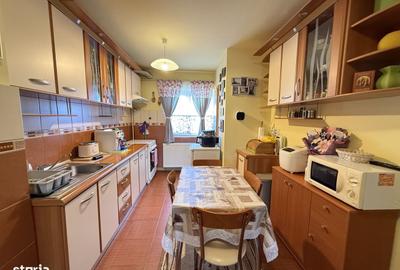 Apartament cu 3 camere decomandat, mobilat în Central