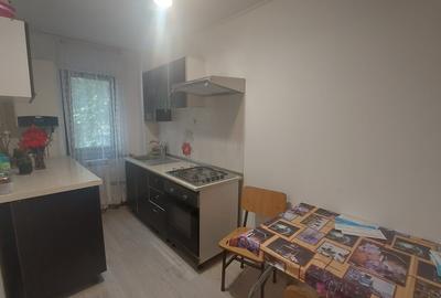 Apartament cu 2 camere semidecomandat, mobilat în Micro 40