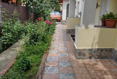 Casă cu 4 camere în Central