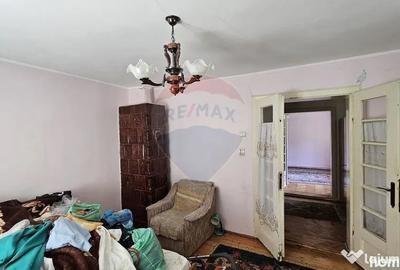 Casă cu 4 camere cu Teren 680 Mp în Central