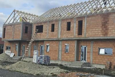 Casă cu 4 camere cu Teren 200 Mp în Săcălaz
