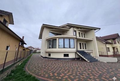 Casă cu 4 camere în Central - 1