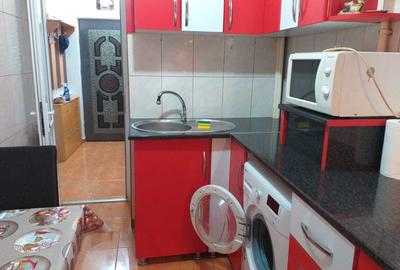 Apartament cu 2 camere decomandat în Cantemir
