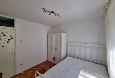 Apartament cu 3 camere semidecomandat, mobilat în Girocului