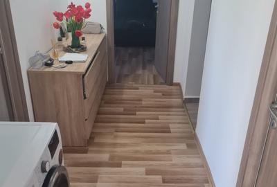 Apartament cu 3 camere decomandat în 1 Decembrie