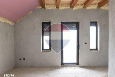 Casă cu 4 camere cu Teren 498 Mp în CFR