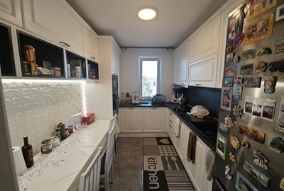 Apartament cu 3 camere decomandat în Dosu Bricii