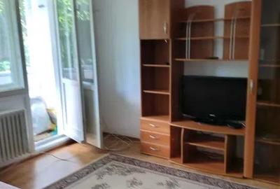 Apartament cu 2 camere semidecomandat, mobilat în Tătărași