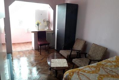 Garsonieră decomandată în Confecții