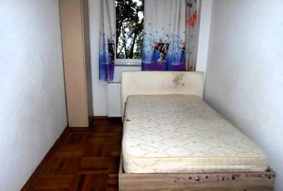 Apartament cu 3 camere decomandat în Sud