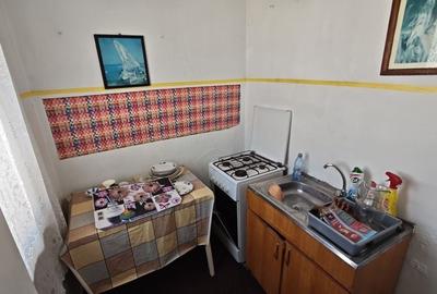 Apartament cu 2 camere semidecomandat în Săvinești