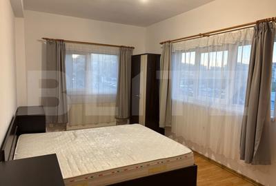Apartament cu 3 camere semidecomandat, mobilat în Bună Ziua