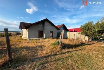 Casă individuală cu 3 camere cu Canalizare în Recaș