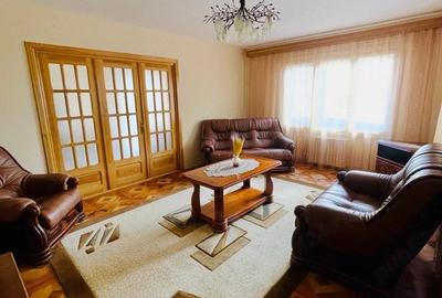 Casă cu 6 camere cu Teren 850 Mp în Central