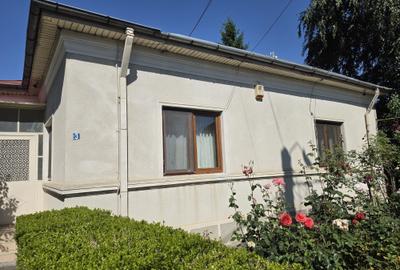 Casă cu 4 camere cu Teren 540 Mp în Central - 2