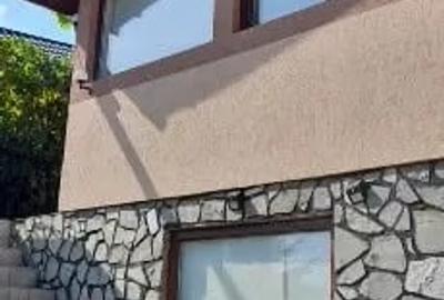 Casă cu 5 camere în Central - 2