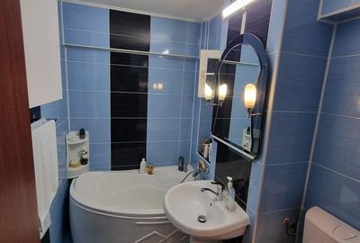 Apartament cu 4 camere semidecomandat, mobilat în CET - 19