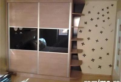 Apartament cu 4 camere decomandat în Govândari