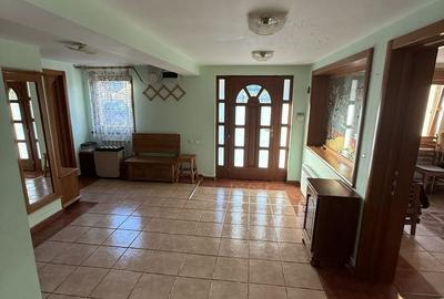 Casă cu 4 camere în Lupești - 1