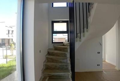 Casă cu 5 camere cu Teren 255 Mp în Mogoșoaia
