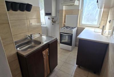 Apartament cu 3 camere nedecomandat, mobilat în Central