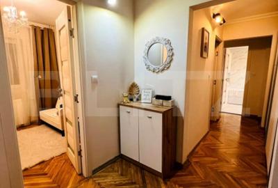 Apartament cu 3 camere decomandat în Decebal