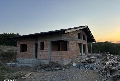 Casă cu 4 camere cu Teren 700 Mp în Livezeni