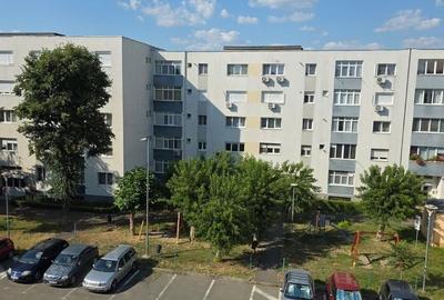 Apartament cu 4 camere decomandat în Micro 17 - 1