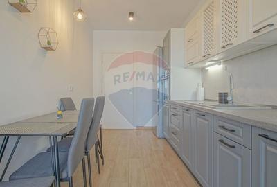Apartament cu 2 camere decomandat, mobilat în Tractorul - 16