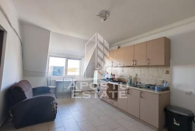 Apartament cu 3 camere nedecomandat, mobilat în Lipovei