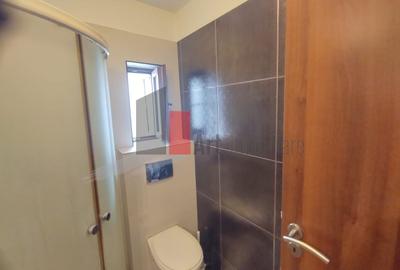 Casă cu 4 camere în Olteni